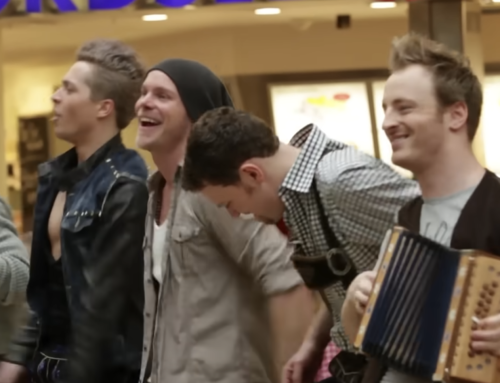 voXXclub – “Rock mi” Flashmob in den Riem Arcaden in München